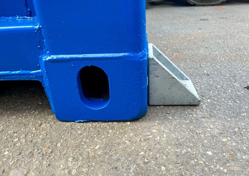 Shipping container corner lock, view 3